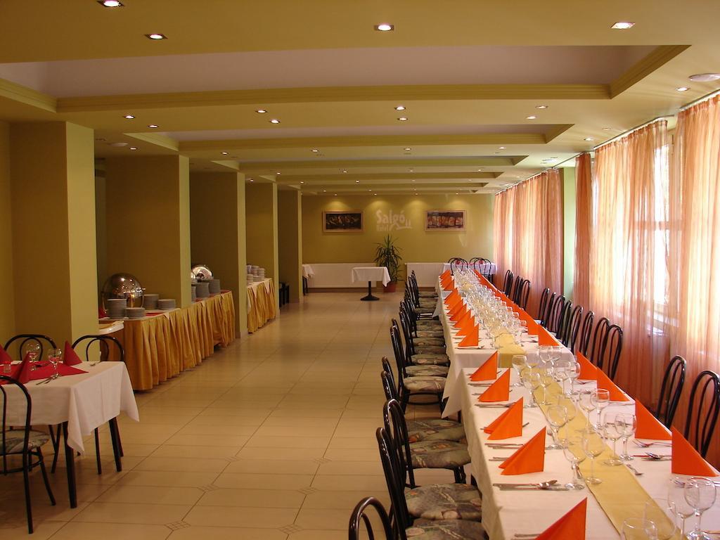 Salgo Hotel Salgótarján المظهر الخارجي الصورة